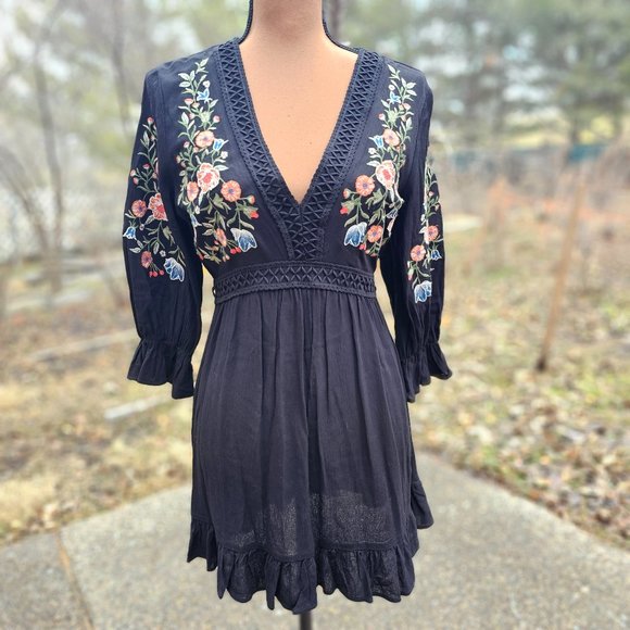 Francesca's Collections Dresses & Skirts - Francesca's Black Embroidered Floral Mini Dress For Women, Tunic, Long Shirt NWT